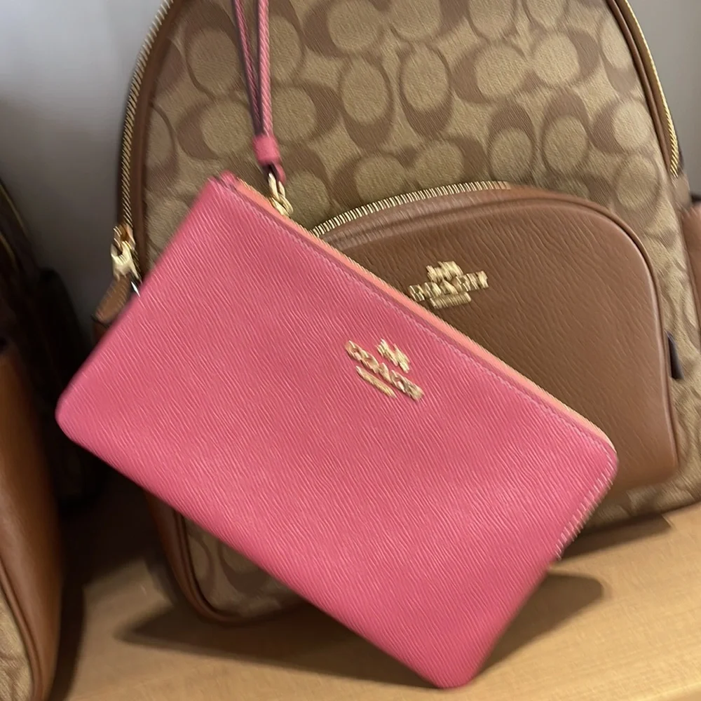 Coach Large Corner Zip Wristlet IM/Rouge